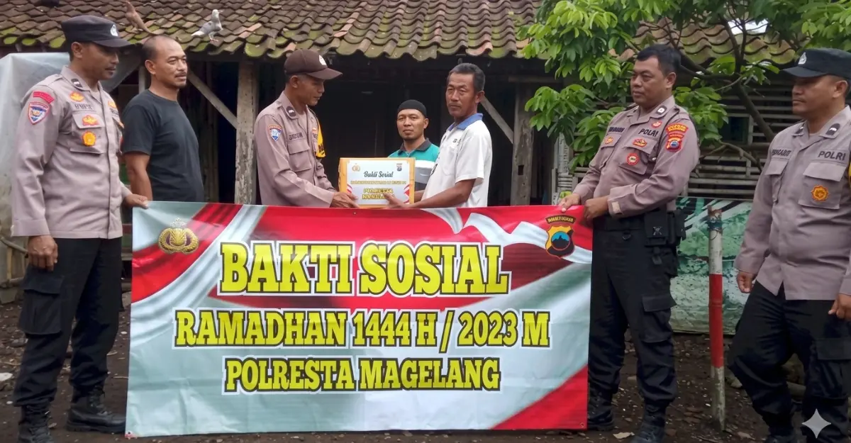Penyerahan bantuan bakti sosial Ramadhan untuk warga di Dusun Kutan.