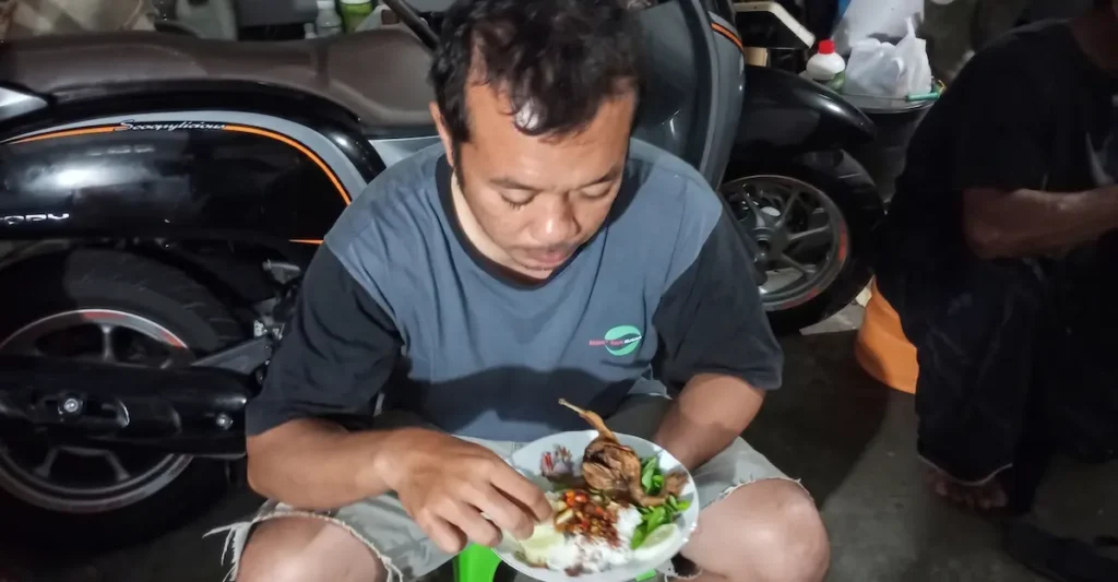 Keakraban Tanpa Sekat: Potret Keseruan Masak Bareng Warga Dusun Kutan