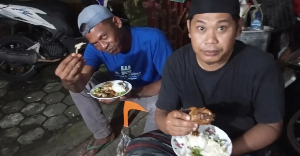 Keakraban Tanpa Sekat: Potret Keseruan Masak Bareng Warga Dusun Kutan