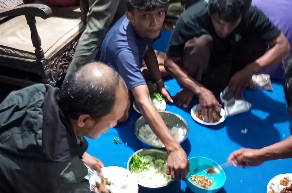 Keakraban Tanpa Sekat: Potret Keseruan Masak Bareng Warga Dusun Kutan